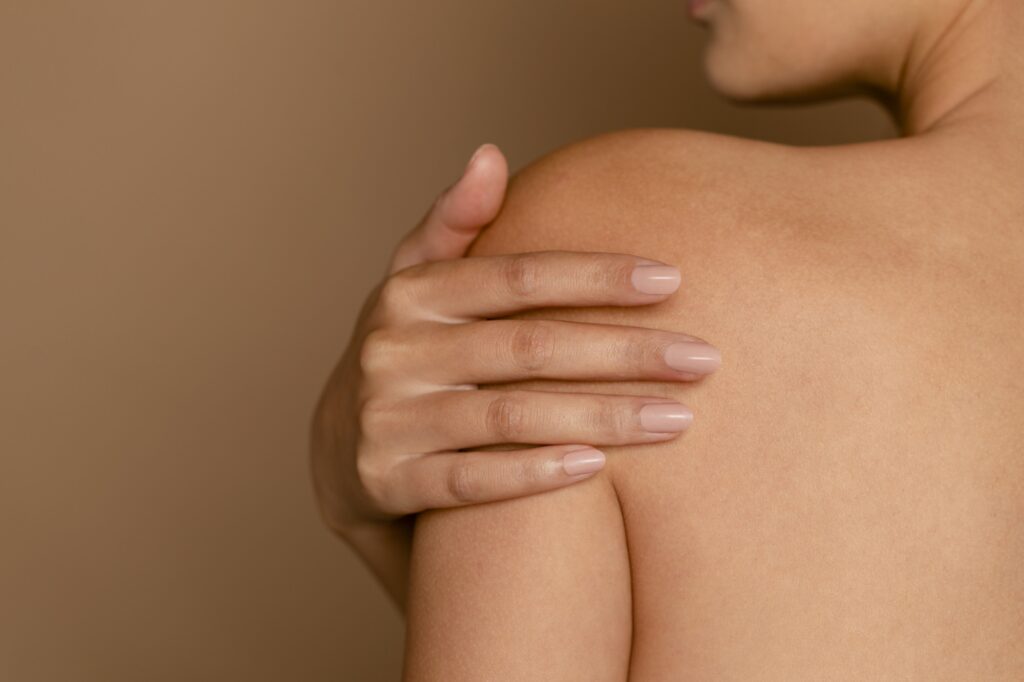 A complete guide to shoulder lumps and shoulder cyst removal